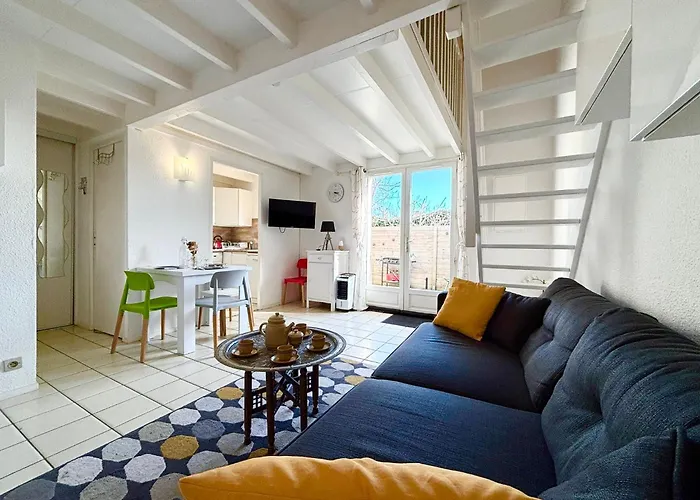 La Vauxoise, Proche - *